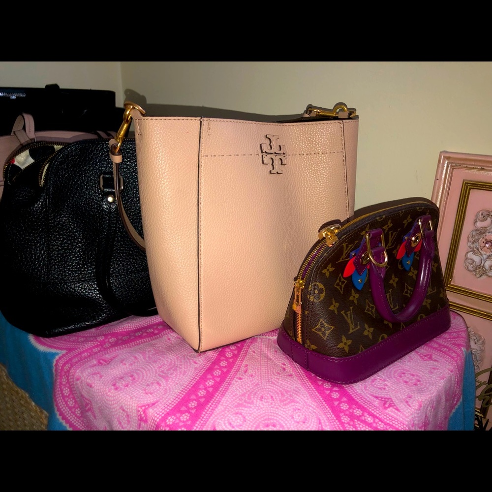 GORGEOUS Tory Burch Bag!